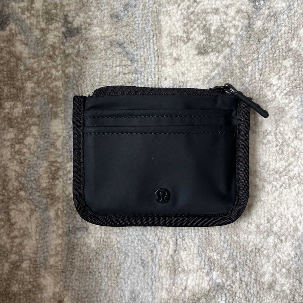 lululemon black True Identity Cardholder